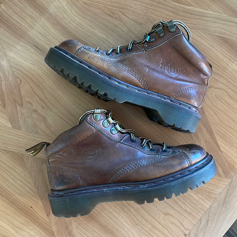 Vintage Dr. Marten’s Brown Leather Lace Up Air Walk 90’s  Model 8287 Unisex sz 4